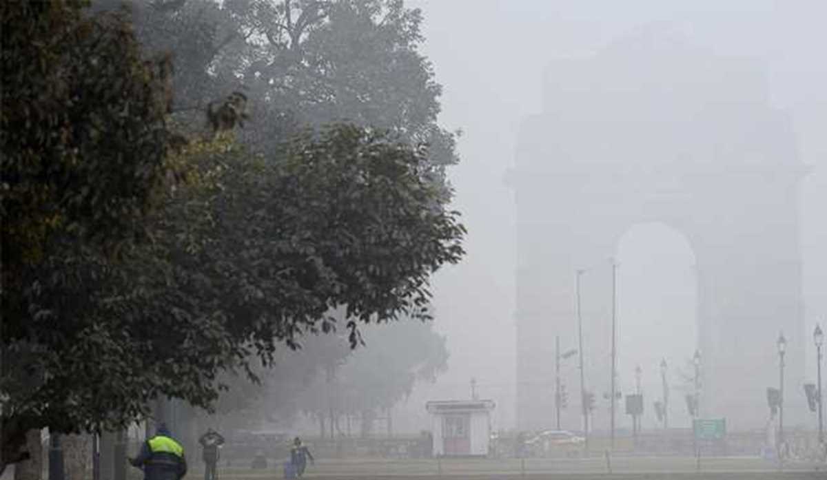 दिल्ली में छाया रहा कोहरा, निकल सकती है धूप